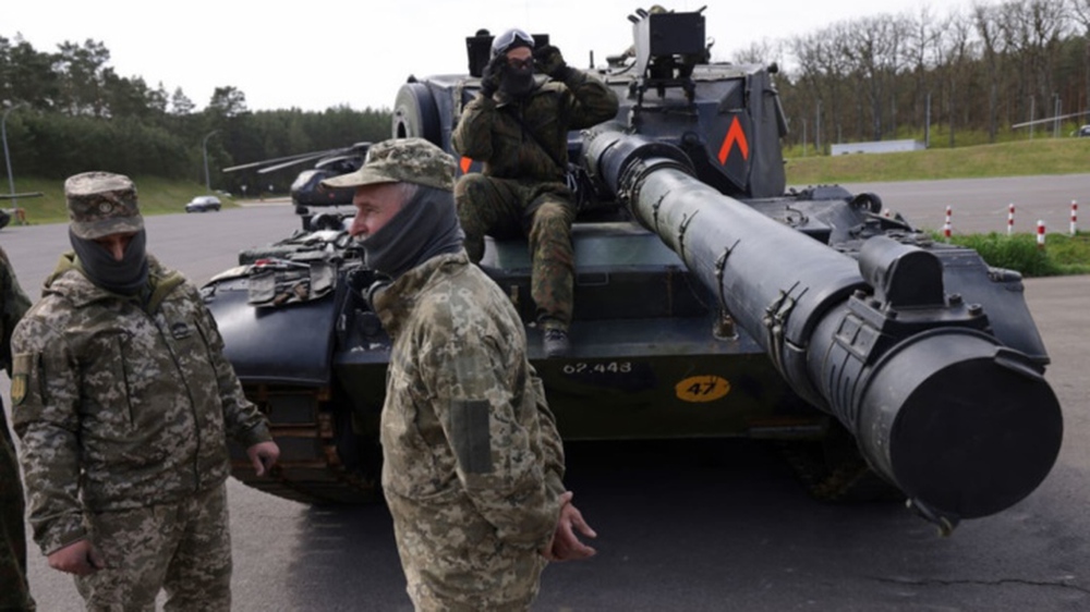 Báo Đức: Xe tăng Ukraine dùng dầu Nga để chạy - Ảnh 1.