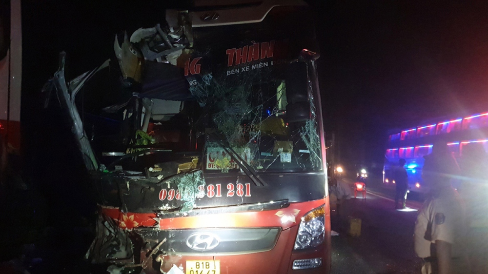 Va chạm giữa 2 xe khách ở Bình Phước khiến 1 người chết, 2 người bị thương - Ảnh 1.