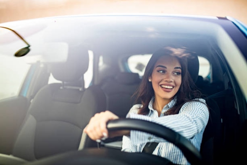 Những kinh nghiệm giúp phụ nữ lái ô tô an toàn - Ảnh 4.