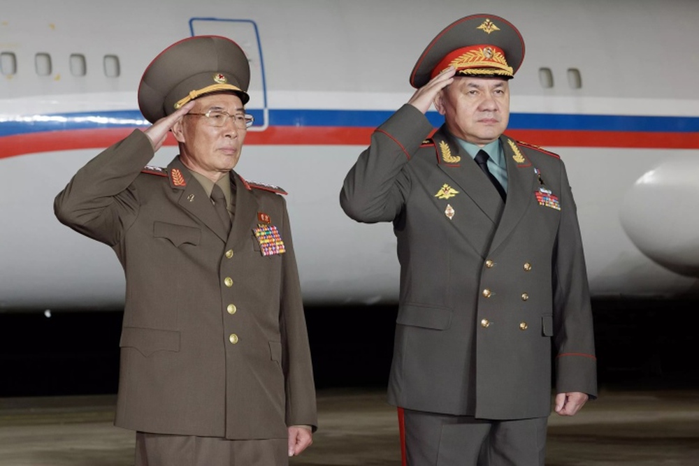 Đại tướng Shoigu dẫn đầu phái đoàn Nga đến thăm Triều Tiên - Ảnh 1.