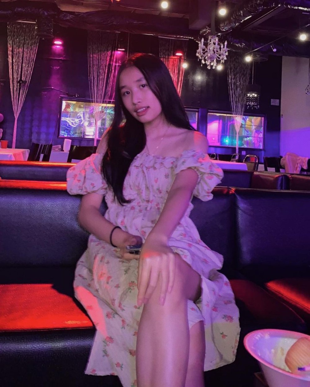 Jenny Huỳnh về nước, lên đồ dự sự kiện đơn giản mà vẫn đẹp