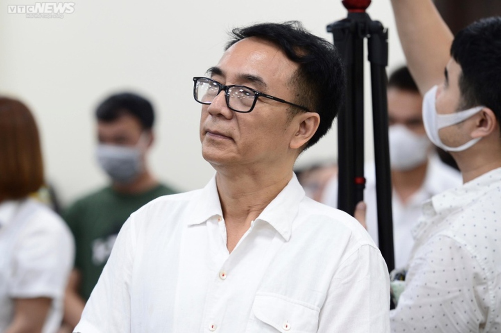Cựu Cục phó Cục Quản lý thị trường Trần Hùng lĩnh 9 năm tù tội nhận hối lộ - Ảnh 2.