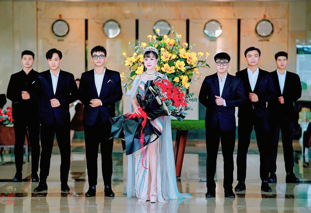 Hoa hậu Võ Thu Sương diện đầm gợi cảm, nổi bật trên hàng ghế giám khảo - Ảnh 5.