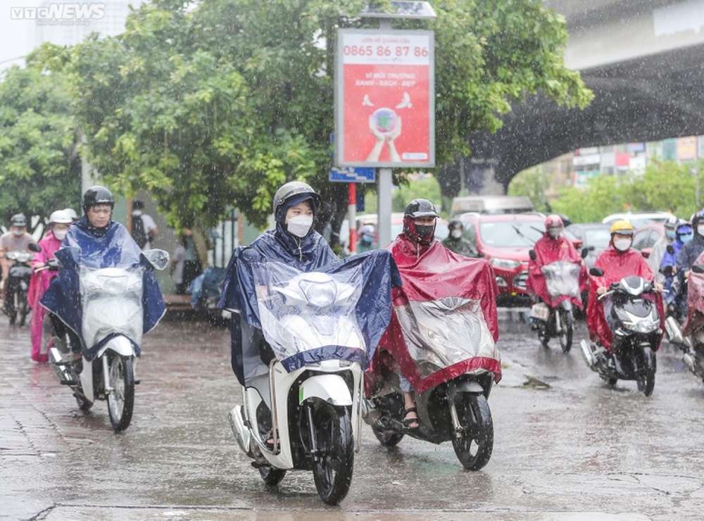 Kết thúc đợt oi nóng, Bắc Bộ và Thanh Hoá chuyển mưa dông - Ảnh 1.