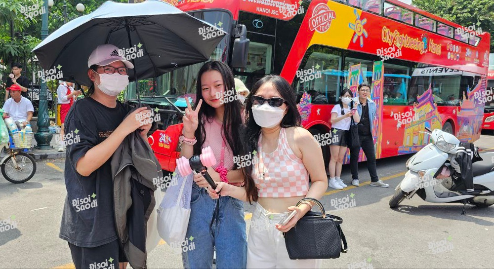 Khinh khí cầu BLACKPINK đã được kéo lên ở Mỹ Đình, xe bus diễu hành đưa Jisoo và Rosé vòng quanh bát phố - Ảnh 16.