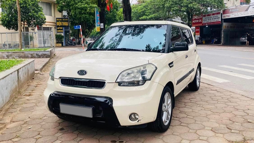 Có 300 triệu, mua Wuling HongGuang MiniEV mới hay chọn chiếc Kia 14 năm tuổi này? - Ảnh 1.