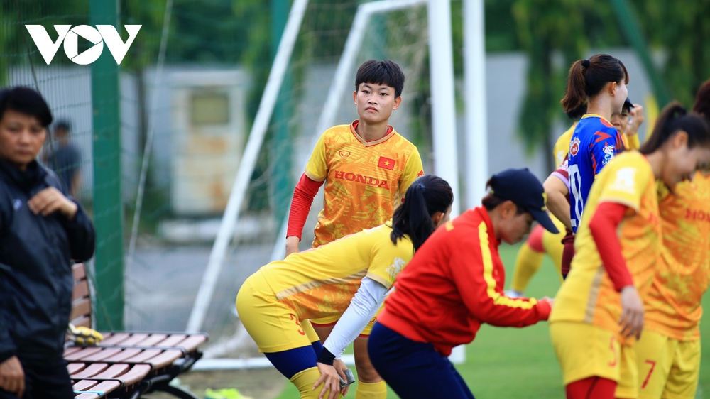 ĐT nữ Việt Nam có bài luyện tập đặc biệt trước ngày lên đường dự World Cup - Ảnh 2.