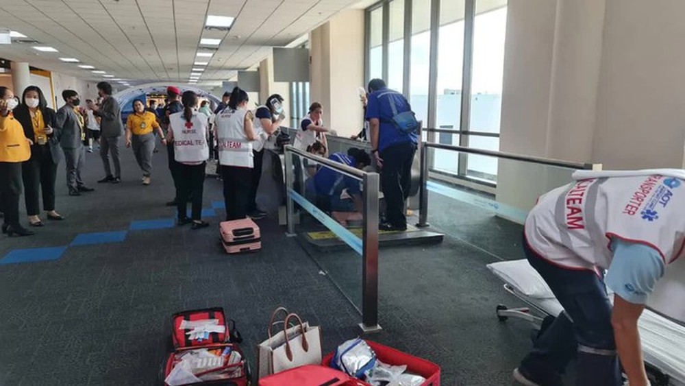 Vụ khách nữ mất chân do băng chuyền đi bộ ở sân bay Thái Lan: Dấu hỏi về tính an toàn của thiết bị - Ảnh 1.