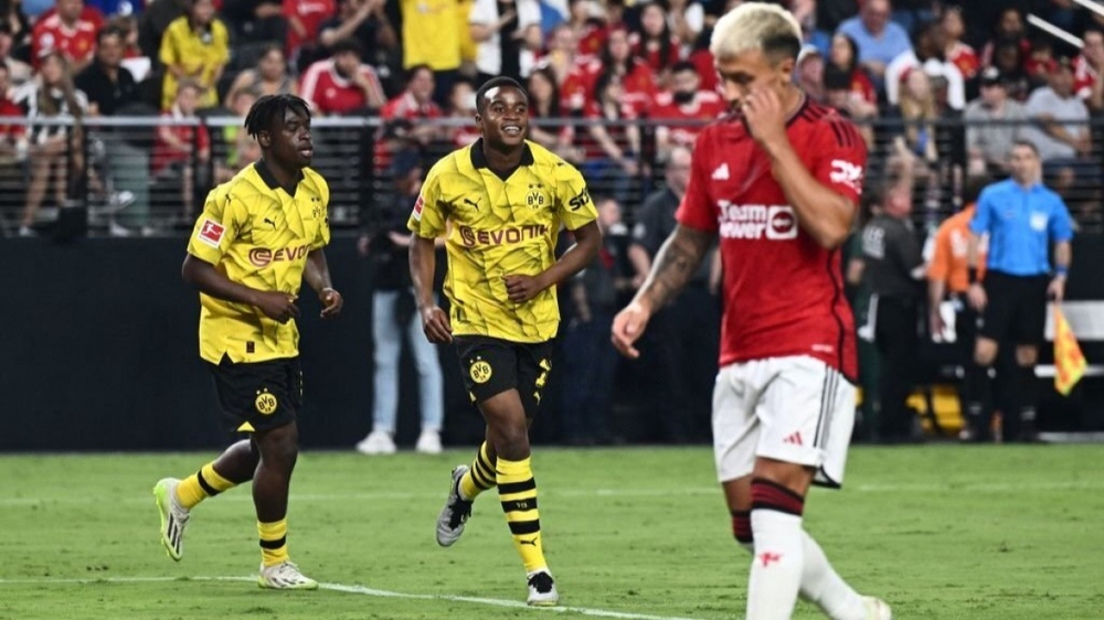 Thủ môn Onana nổi cáu với Maguire trong thất bại của MU trước Dortmund - Ảnh 10.