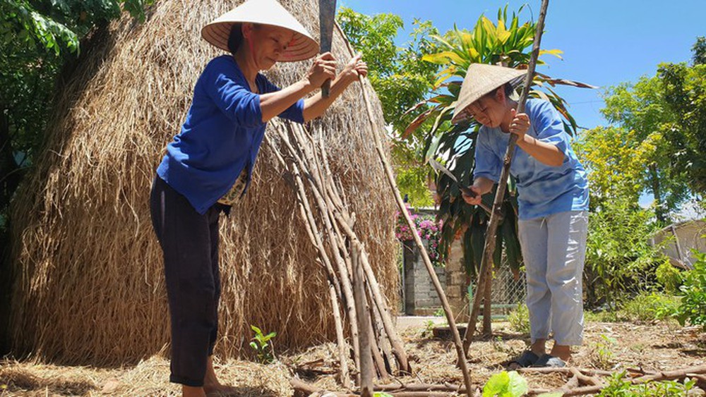 Vì nghèo, nữ thủ khoa tính bỏ đại học... đi xuất khẩu lao động - Ảnh 2.