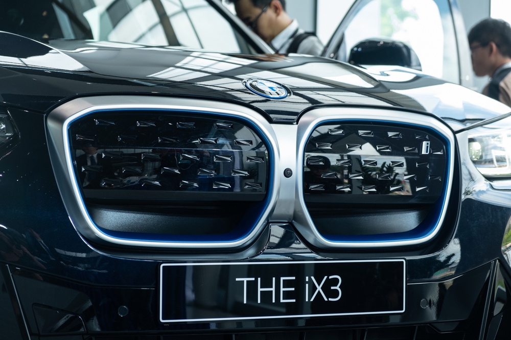 BMW iX3 ra mắt Việt Nam: Giá gần 3,5 tỷ, mạnh hơn, cao cấp hơn X3 lắp ráp, sạc 1 lần dư sức chạy TP. HCM - Nha Trang - Ảnh 8.