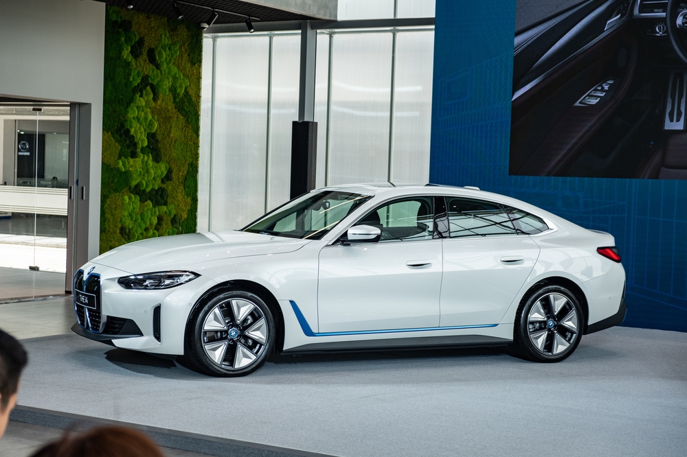 BMW i4 giá gần 3,8 tỷ tại Việt Nam: Vài điểm khác 4-Series, không mạnh bằng Taycan nhưng tầm vận hành khủng gần 600km/sạc - Ảnh 7.