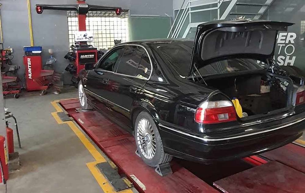 Thanh lý BMW 5-Series biển tứ quý ngang giá Mazda3 ‘đập hộp, người bán tiết lộ: ‘Riêng tiền linh kiện thay thế đã ngốn hơn 200 triệu đồng’ - Ảnh 2.