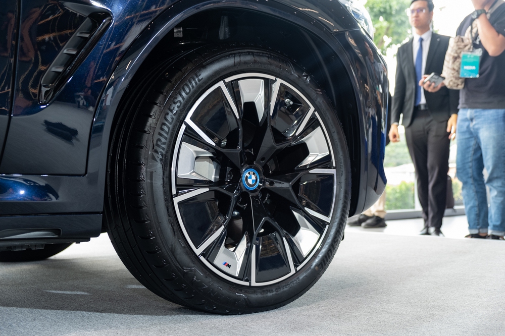 BMW iX3 ra mắt Việt Nam: Giá gần 3,5 tỷ, mạnh hơn, cao cấp hơn X3 lắp ráp, sạc 1 lần dư sức chạy TP. HCM - Nha Trang - Ảnh 10.