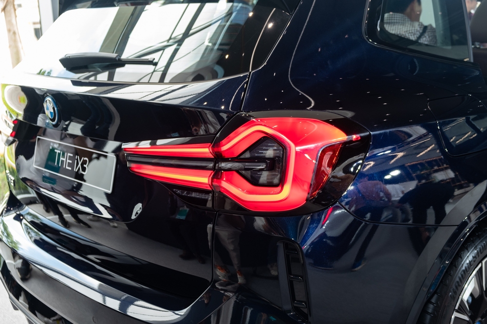 BMW iX3 ra mắt Việt Nam: Giá gần 3,5 tỷ, mạnh hơn, cao cấp hơn X3 lắp ráp, sạc 1 lần dư sức chạy TP. HCM - Nha Trang - Ảnh 9.