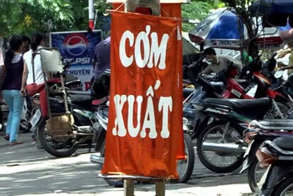 Cơm suất chứ không phải cơm xuất - Ảnh 1.