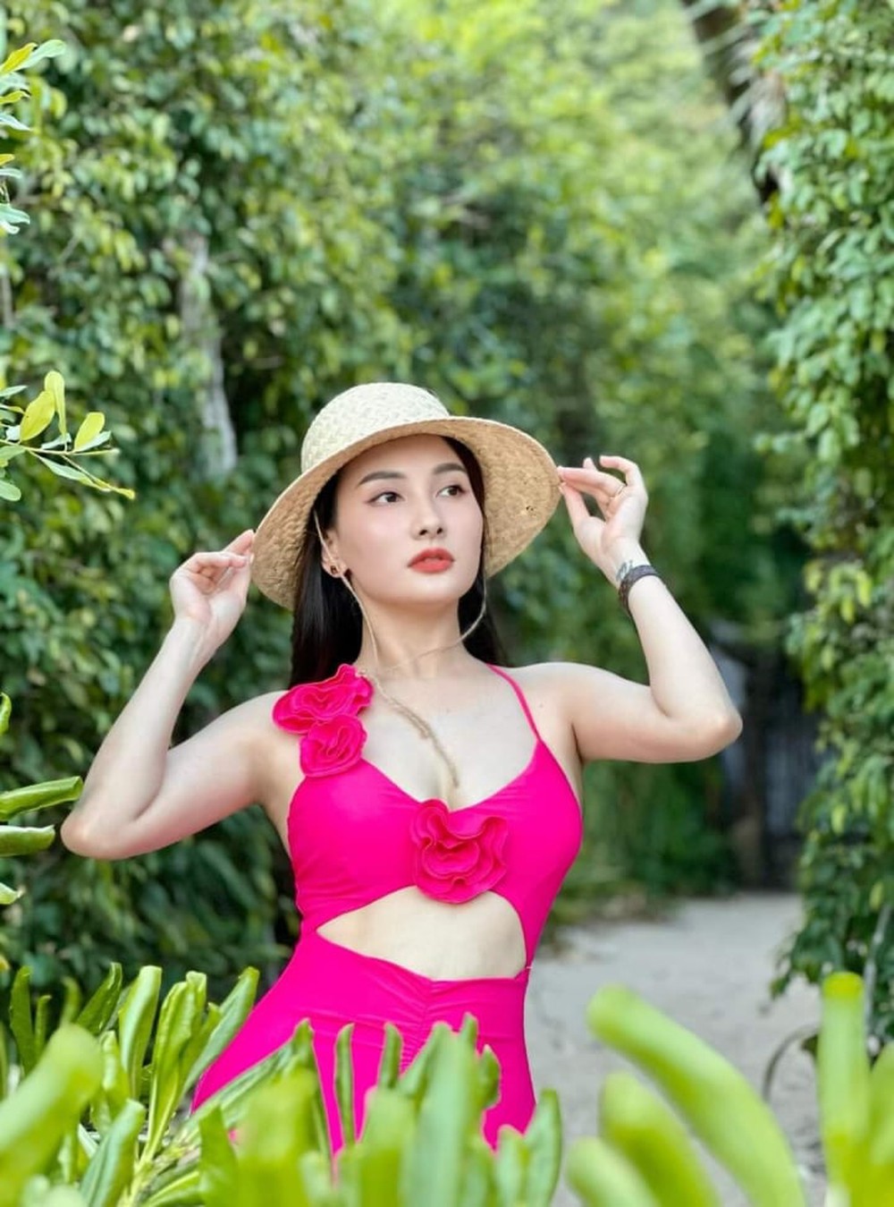 Sao Việt 5/7: Vân Dung khoe ảnh bikini, anh trai Xuân Bắc hiếm hoi lộ diện - Ảnh 7.