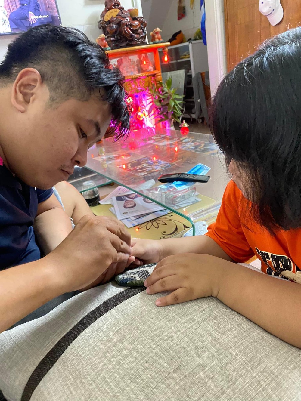 “Đám cưới 3 người” và cuộc nói chuyện xúc động của 2 cha con không cùng huyết thống
