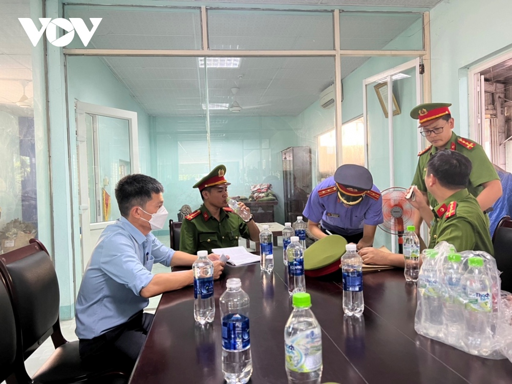 Bắt 2 Phó Giám đốc trung tâm đăng kiểm xe cơ giới ở tỉnh Quảng Bình