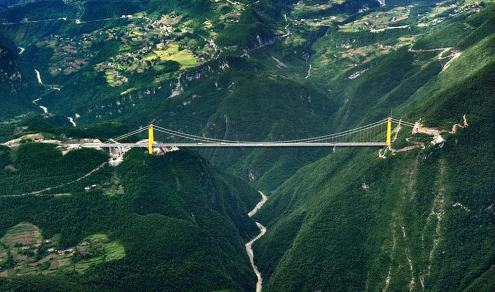 Dùng tên lửa để… xây cầu, Trung Quốc khiến thế giới ngỡ ngàng với công trình “đi trên mây” độc đáo