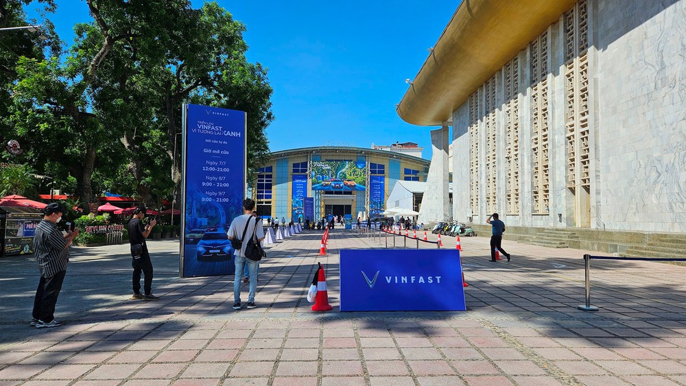 Một vòng quanh triển lãm xe điện lớn nhất tại Việt Nam, chiêm ngưỡng trọn bộ hệ sinh thái của VinFast: Từ ô tô, xe máy, xe bus - có sản phẩm chưa từng xuất hiện bao giờ - Ảnh 2.
