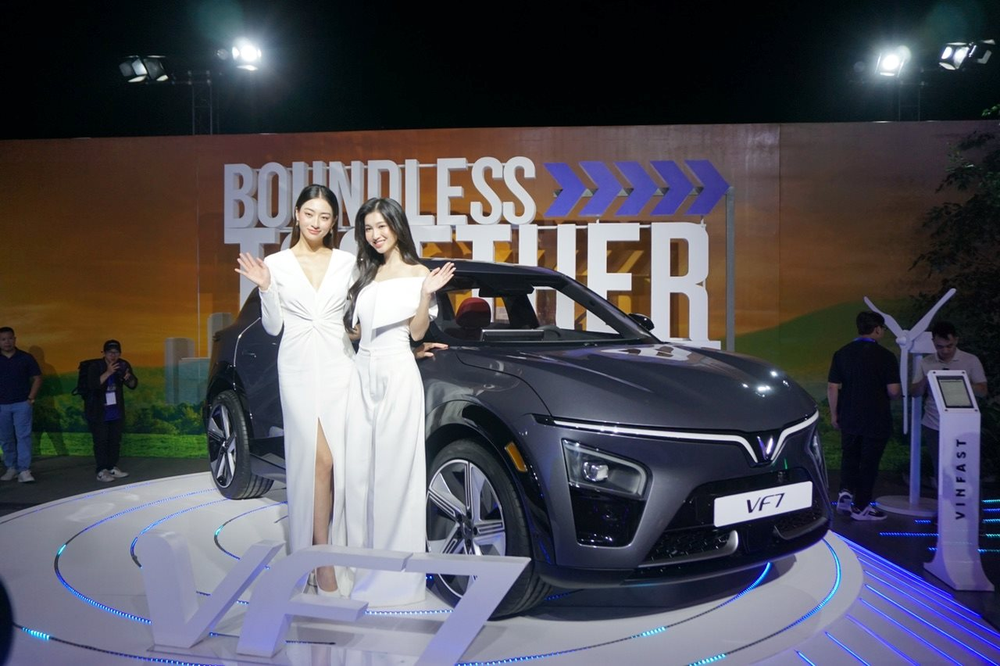 Một vòng quanh triển lãm xe điện lớn nhất tại Việt Nam, chiêm ngưỡng trọn bộ hệ sinh thái của VinFast: Từ ô tô, xe máy, xe bus - có sản phẩm chưa từng xuất hiện bao giờ - Ảnh 1.