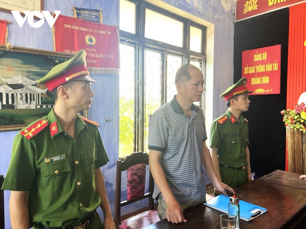 Bắt 2 Phó Giám đốc trung tâm đăng kiểm xe cơ giới ở tỉnh Quảng Bình - Ảnh 1.