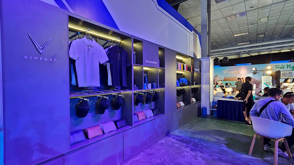 Một vòng quanh triển lãm xe điện lớn nhất tại Việt Nam, chiêm ngưỡng trọn bộ hệ sinh thái của VinFast: Từ ô tô, xe máy, xe bus - có sản phẩm chưa từng xuất hiện bao giờ - Ảnh 16.