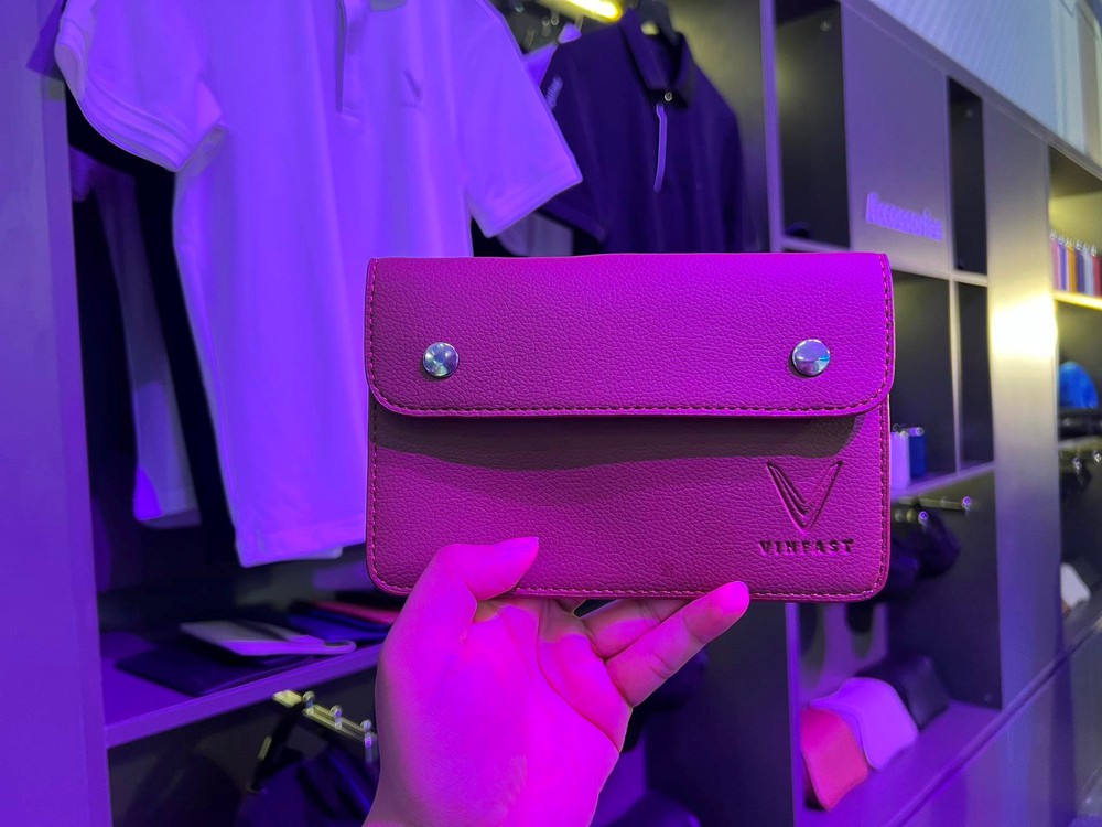 VinFast bán áo polo, mũ lưỡi trai, gối cổ, bình giữ nhiệt, gối tựa đầu... giá từ hơn 500.000 đồng - Ảnh 5.