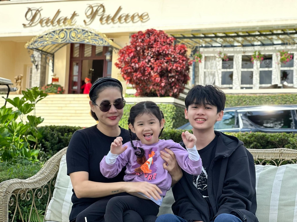 Thân Thúy Hà ở tuổi 45: Mẹ đơn thân một mình nuôi 2 con, ngoại hình xinh đẹp trẻ trung - Ảnh 3. Thân Thúy Hà ở tuổi 45: Mẹ đơn thân một mình nuôi 2 con, ngoại hình xinh đẹp trẻ trung - Ảnh 3.