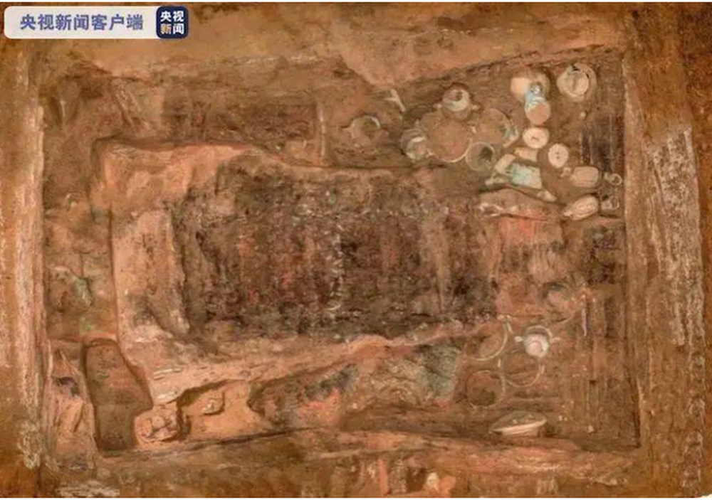 Chuyên gia tìm thấy chất lỏng lạ 3.000 năm tuổi trong mộ cổ - Ảnh 1.