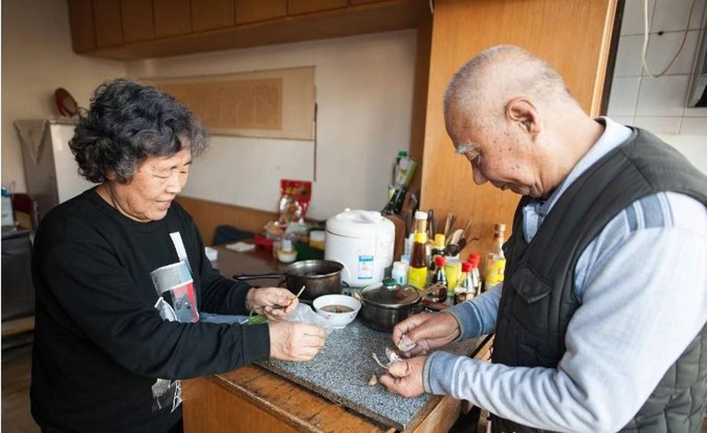 Nằm viện 8 ngày không con cái chăm lo, phải chi tiền triệu thuê người tới giúp, tôi nhận ra: Tuổi già có thể “tự túc” chính là hạnh phúc - Ảnh 2. Nằm viện 8 ngày không con cái chăm lo, phải chi tiền triệu thuê người tới giúp, tôi nhận ra: Tuổi già có thể “tự túc” chính là hạnh phúc - Ảnh 2.