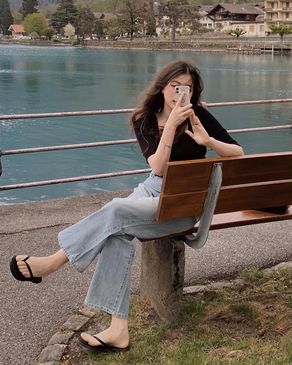 5 kiểu giày dép giúp trẻ hóa phong cách - Ảnh 4.