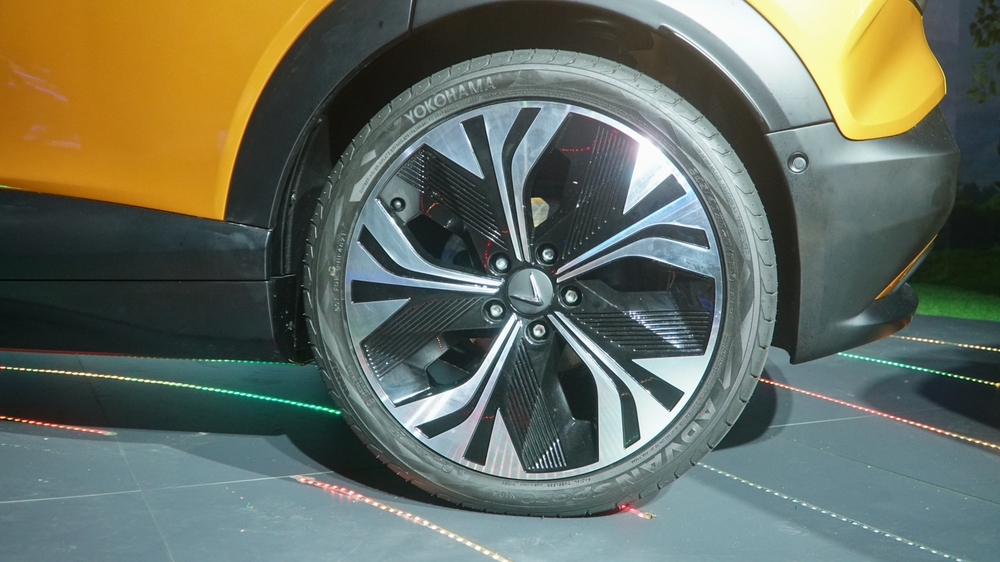 VinFast VF 6 ra mắt Việt Nam: Tầm vận hành gần 400km, là bom tấn phân khúc SUV hạng B sắp mở bán - Ảnh 7.