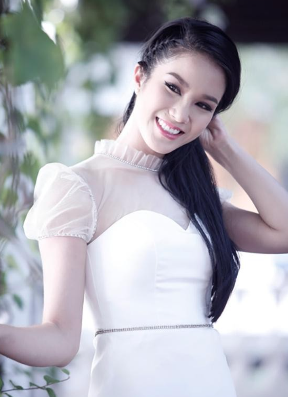 Diệp Lâm Anh khi hoạt động trong showbiz: Lấn sân nhiều lĩnh vực nhưng khá mờ nhạt, vướng nghi vấn dao kéo nhan sắc - Ảnh 4.