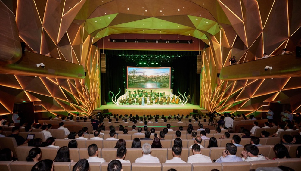 Thủ tướng: Nhà hát Hồ Gươm cần luôn sáng đèn vì nghệ thuật chất lượng cao - Ảnh 3.