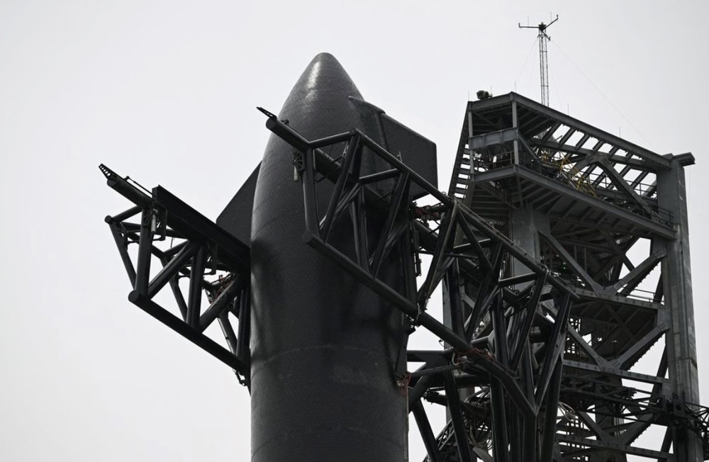 SpaceX đang khẳng định vị thế độc quyền, khiến các nhà khai thác vệ tinh và chính phủ phải ‘dựa dẫm’ - Ảnh 2.