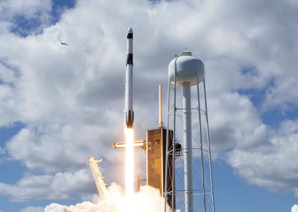SpaceX đang khẳng định vị thế độc quyền, khiến các nhà khai thác vệ tinh và chính phủ phải ‘dựa dẫm’ - Ảnh 1.