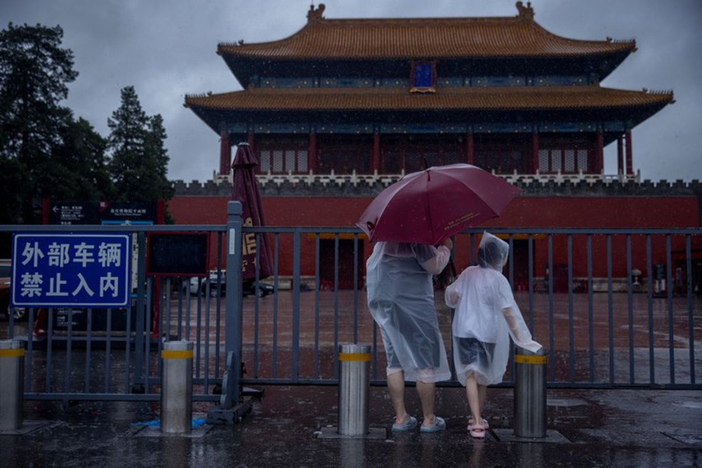 Trăm con đường ở Bắc Kinh biến thành sông vì mưa kỷ lục - Ảnh 7.