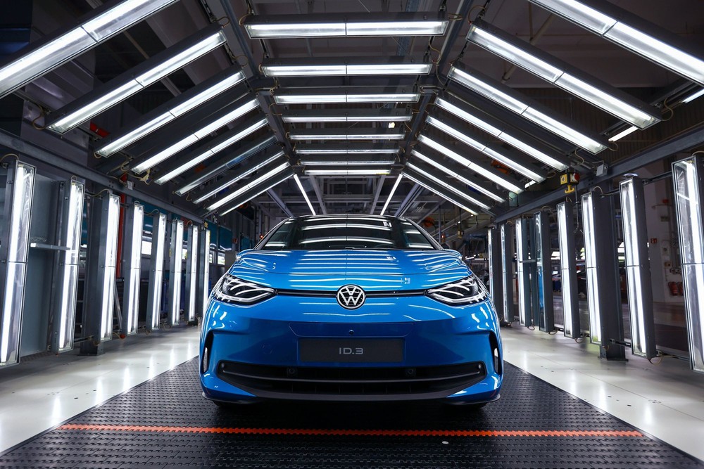 Volkswagen - Niềm tự hào của nước Đức bên bờ vực thẳm, nguy cơ trở thành nhà sản xuất theo hợp đồng, lắp xe cho hãng khác - Ảnh 4.