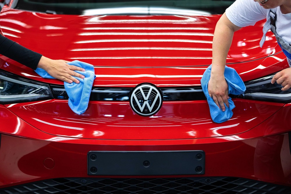 Volkswagen - Niềm tự hào của nước Đức bên bờ vực thẳm, nguy cơ trở thành nhà sản xuất theo hợp đồng, lắp xe cho hãng khác - Ảnh 1.