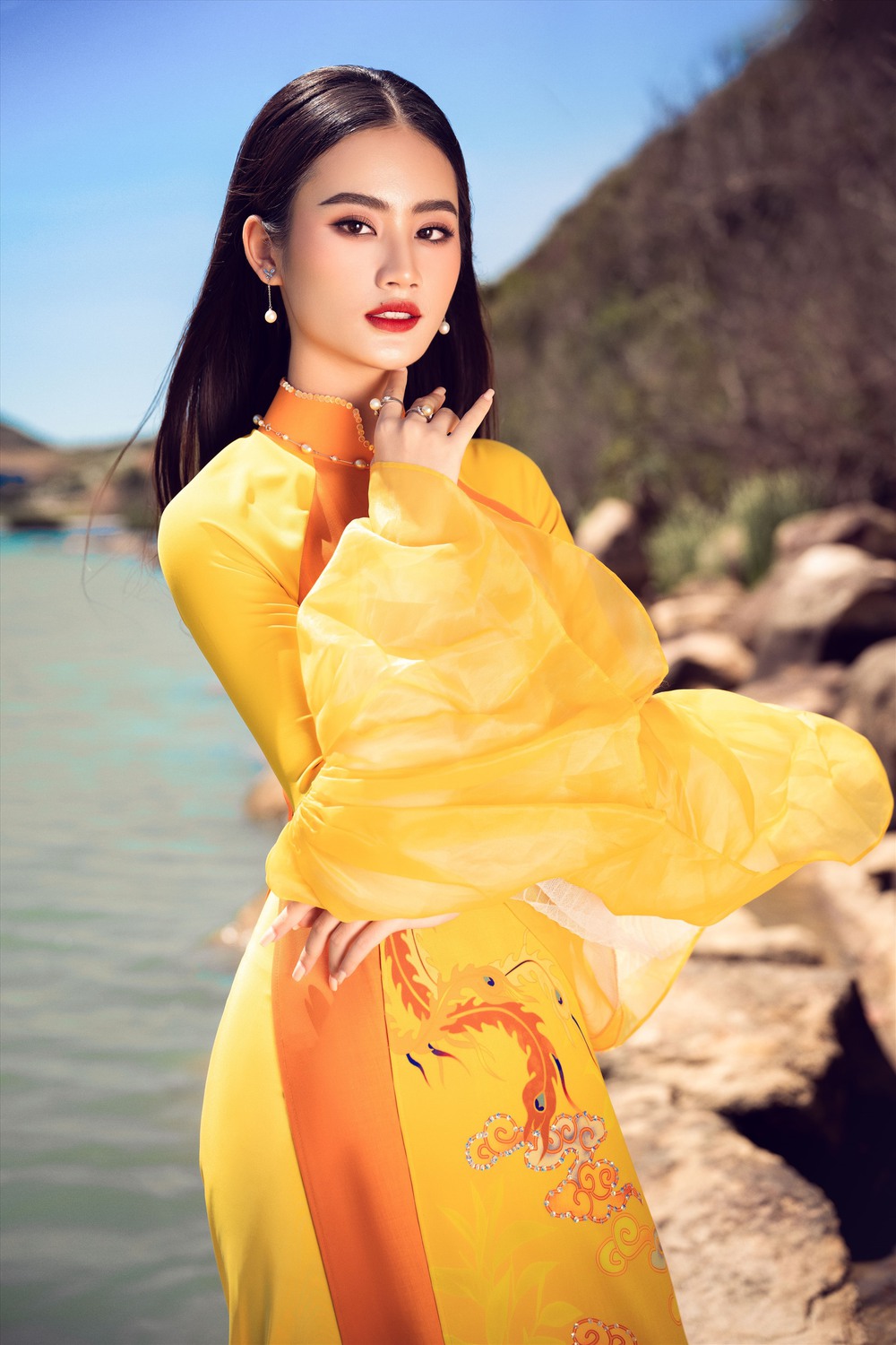 Vận đen liên tục đeo bám, netizen mách nước giúp Sen Vàng giải cứu Hoa hậu Ý Nhi - Ảnh 2.