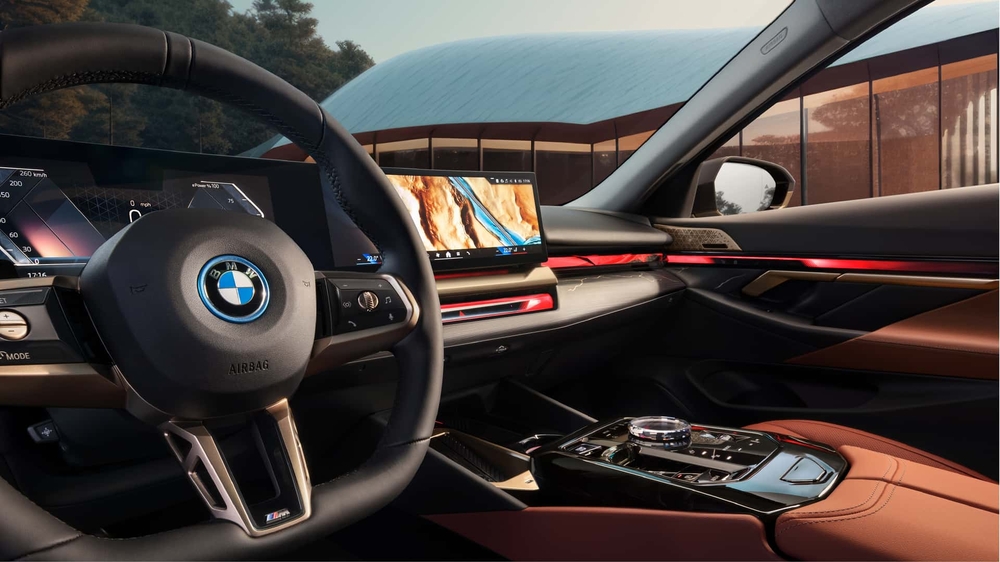 BMW 5-Series có bản mới đẳng cấp cho Chủ tịch: Ghế sau rộng hơn, màn hình to như TV gắn trần - Ảnh 7.