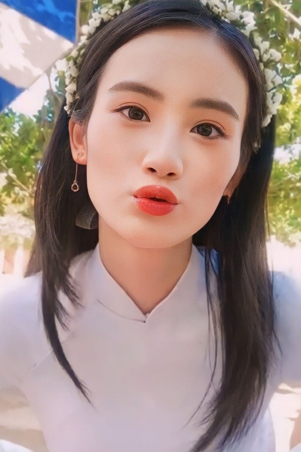 Ảnh thời đi học của các nàng Hậu Sen Vàng: Đỗ Thị Hà, Tiểu Vy gây ngỡ ngàng, Ý Nhi không có gì thay đổi!