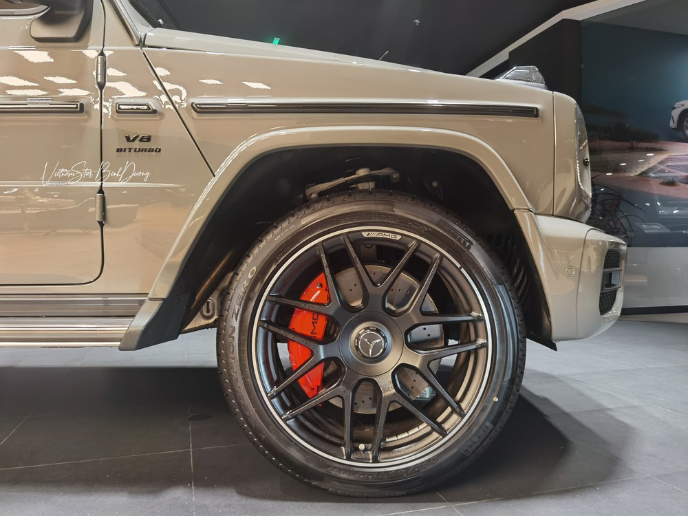 Mercedes-AMG G 63 chính hãng thêm bản đặc biệt tại Việt Nam: Giá 12,545 tỷ đồng, màu sơn men gốm hiếm thấy - Ảnh 5.