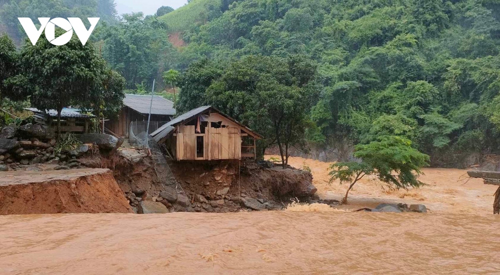 Vì sao lũ quét và sạt lở đất xảy ra nghiêm trọng ở các tỉnh Tây Bắc? - Ảnh 2.