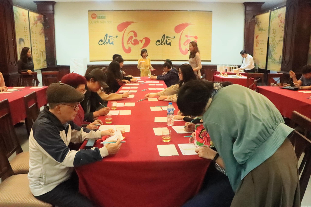 Trải nghiệm Hà Nội về đêm với các tour thăm bảo tàng, tận mắt thấy những sản phẩm ký ức lịch sử