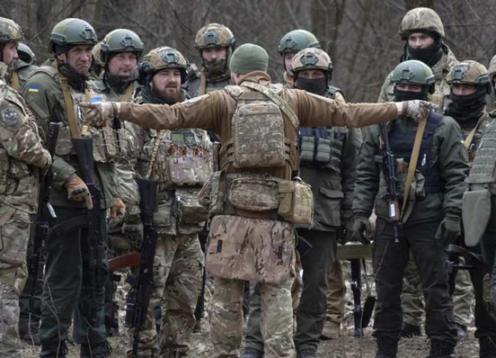 Ukraine đổi chiến thuật nhằm làm suy yếu lực lượng nòng cốt của Nga - Ảnh 1.