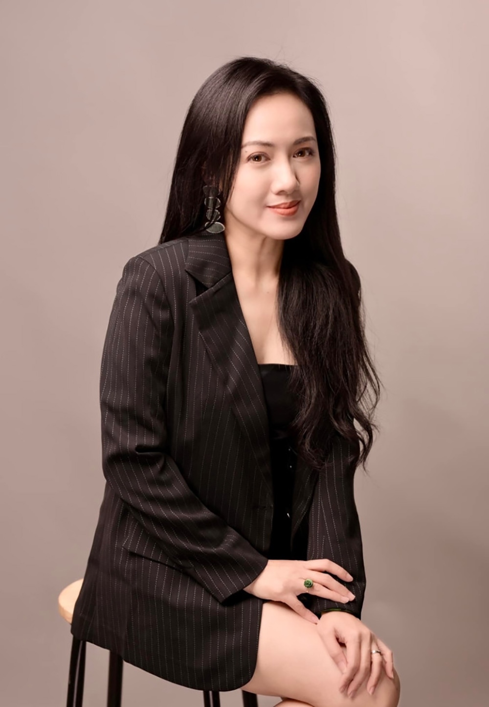 Sao Việt 12/8: Hoa hậu Lê Âu Ngân Anh có tin vui, Quách Thu Phương gợi cảm tuổi 46 - Ảnh 15.