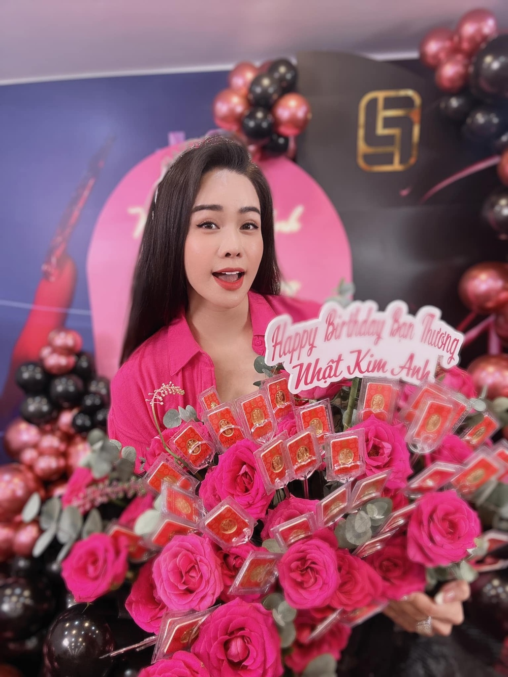 Sao Việt 12/8: Hoa hậu Lê Âu Ngân Anh có tin vui, Quách Thu Phương gợi cảm tuổi 46 - Ảnh 10.